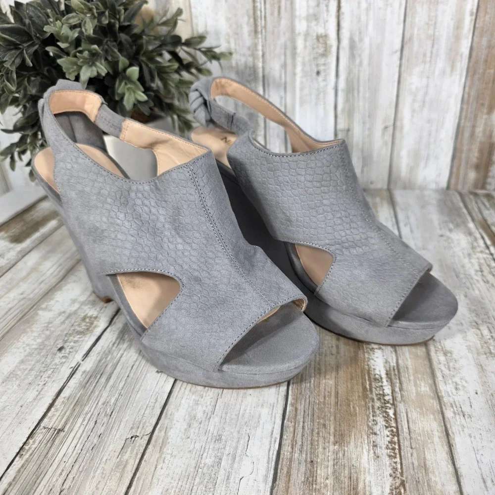 Nine West McCollum Wedge Sandal Blue Gray Faux Suede Peep Platform Slingback 8.5
